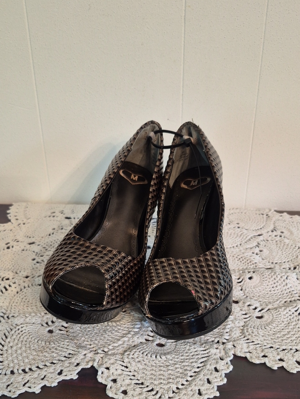 Madeline Gabean Bronze Quilt Open-Toe Playform Pumps Sz 8M